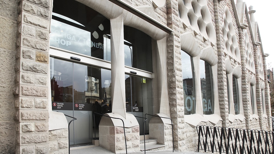puertas automaticas sagrada familia de barcelona iglesia basilica