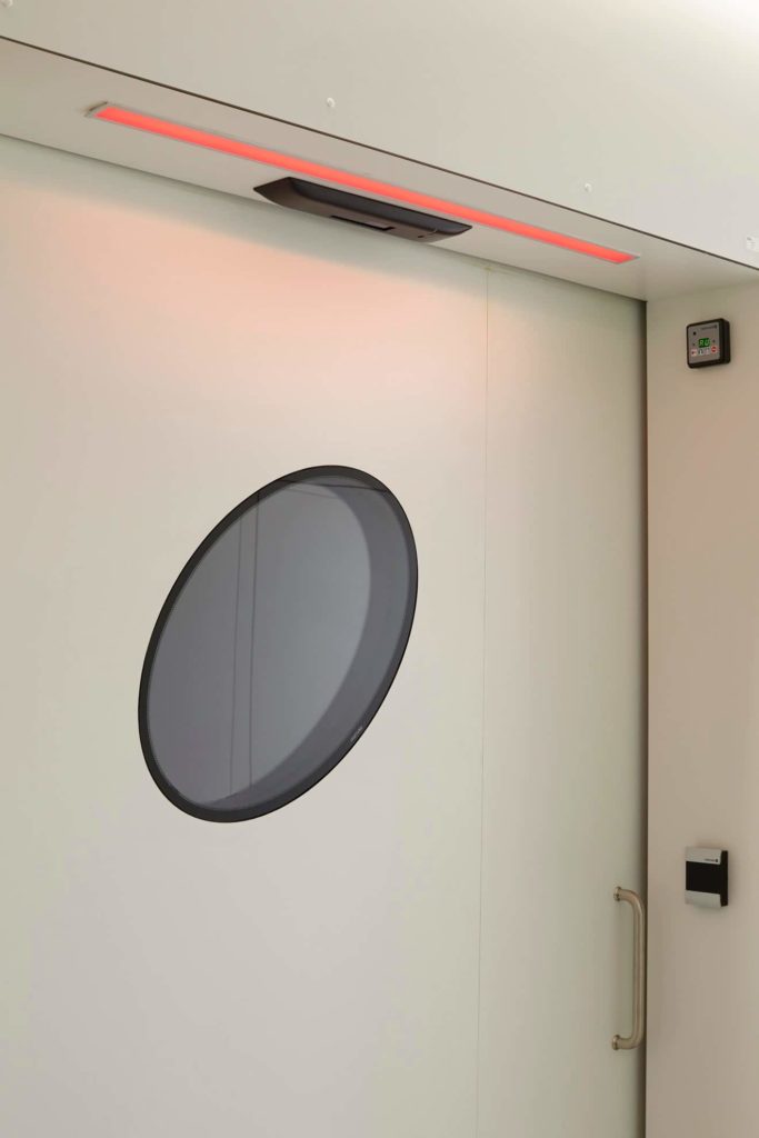 porta automatica con luce porta automatica colore chiaro ospedale